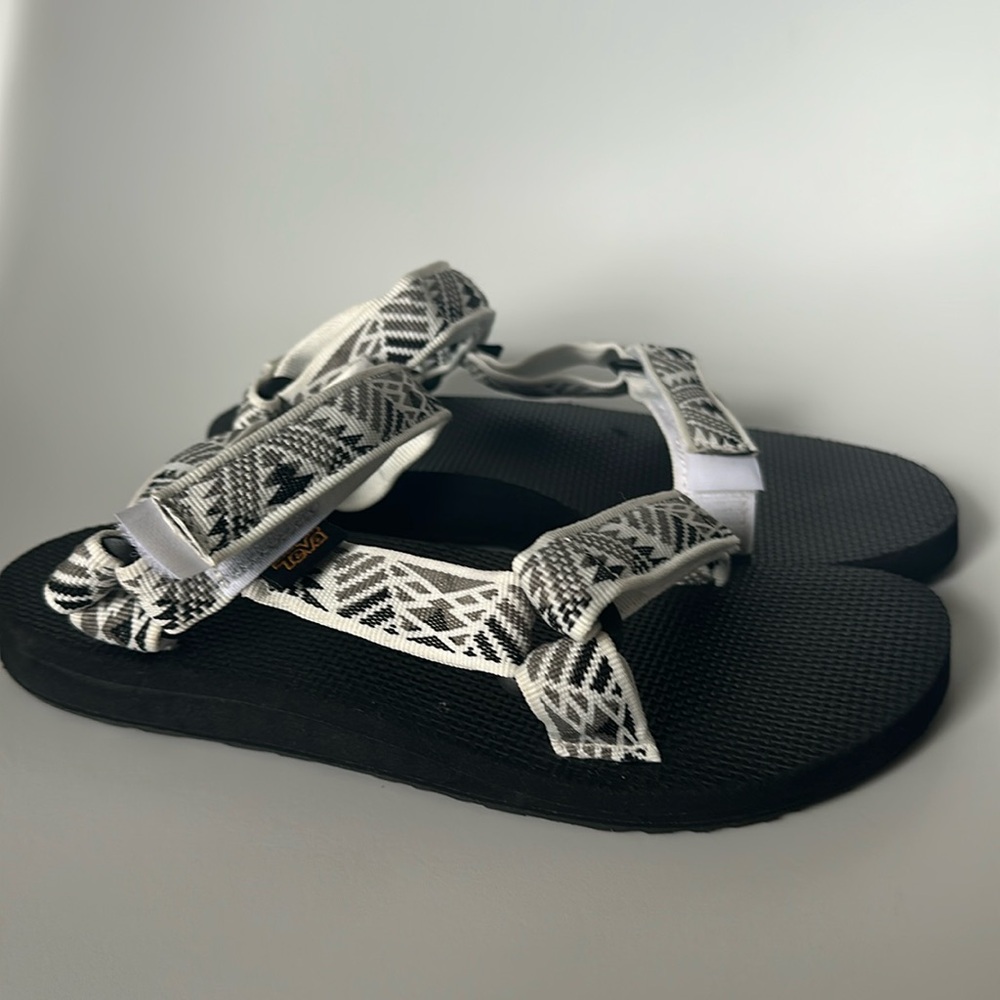 NWOT Teva Sandals
